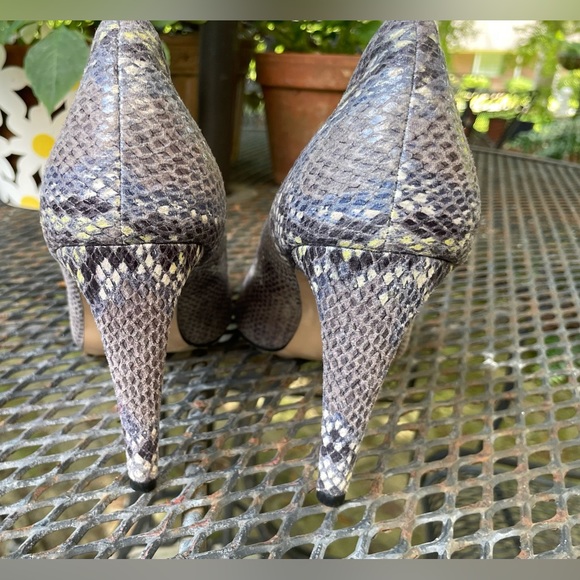 VIVI Gray Snakeskin Heels Size 9.5 - Picture 6 of 12